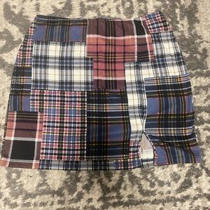 Multi pattern plaid skirt with slit